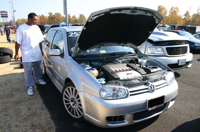 7176-2004-Volkswagen-Golf R32.jpg