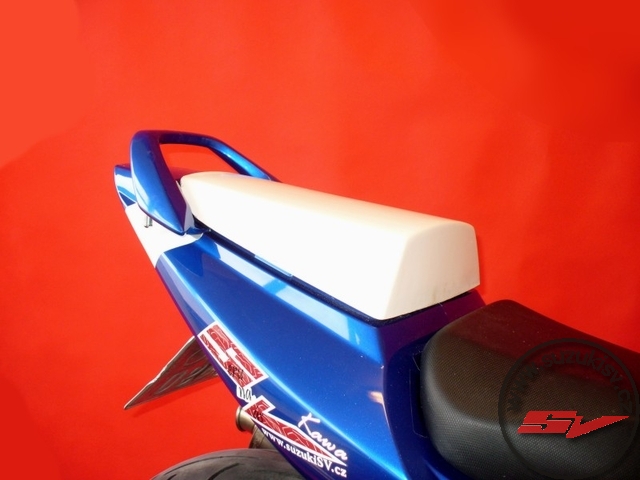 Suzuki_sv650,1000_seat_cowl_on_bike