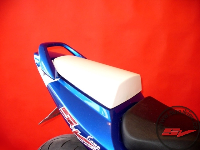 Suzuki_sv650,1000_seat_cowl_on_bike1